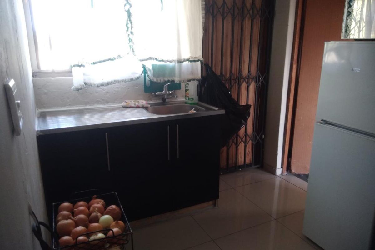 Charming 2-Bedroom Home for Sale in Esikhawini – Spacious & Pet-Friendly! - Photo 3