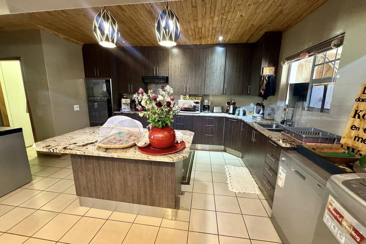 4 Bedroom House For Sale in Elisenheim - Photo 5