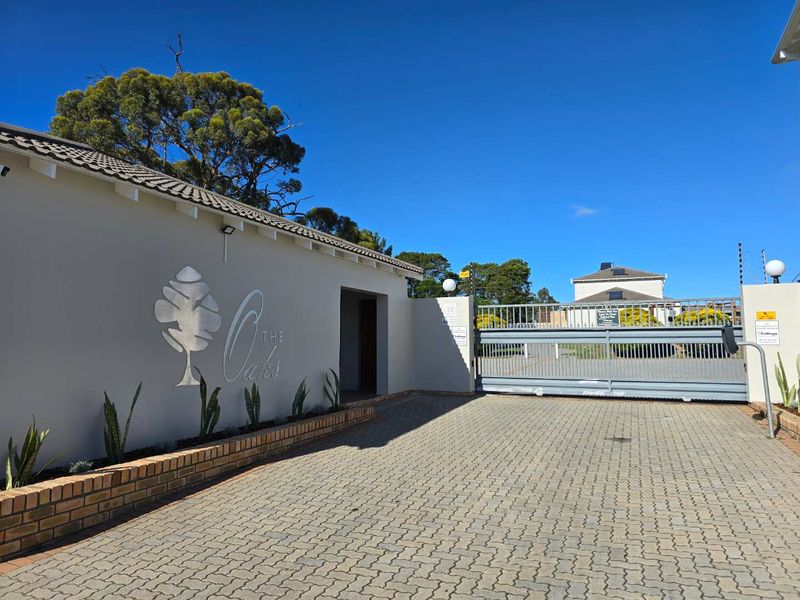 Cosy 2-Bedroom Duplex Apartment in the Beautiful The Oaks Complex - Photo 2