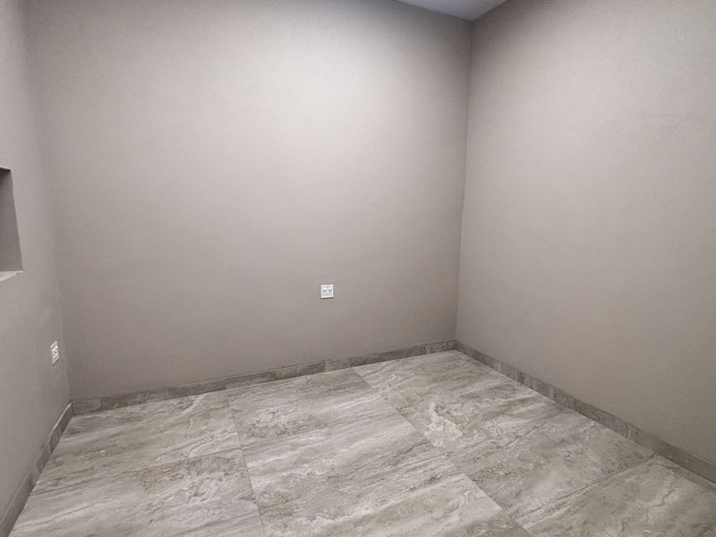 20 sqm Office to Rent in Jacaranda Centre, Hilton - Photo 7