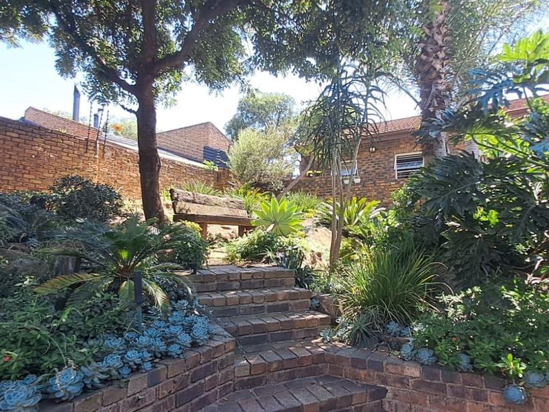 "Exquisite Bassonia Gem: Dual Homes, Unmatched Security!" - Photo 5