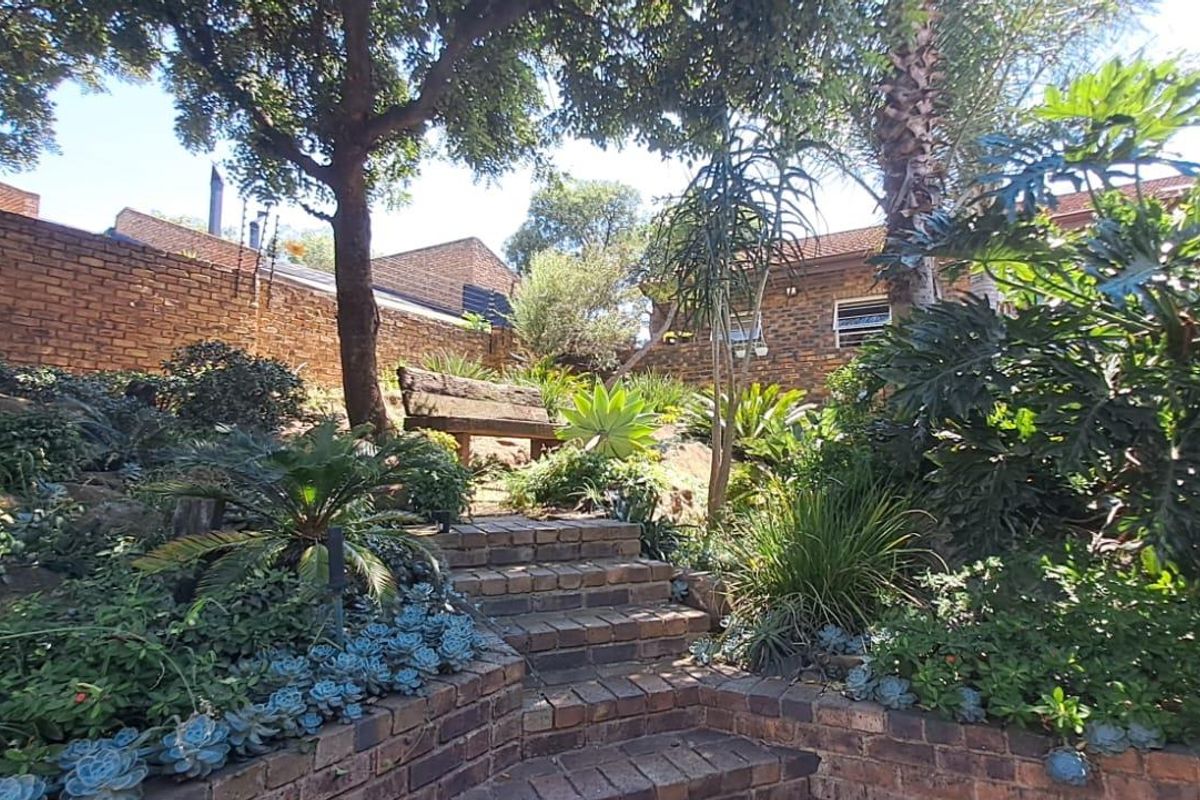 "Exquisite Bassonia Gem: Dual Homes, Unmatched Security!" - Photo 5