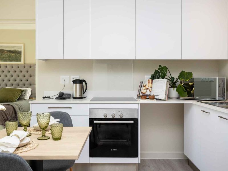 Contemporary Two-Bedroom Luxury Suite at Val de Vie Evergreen - Photo 4