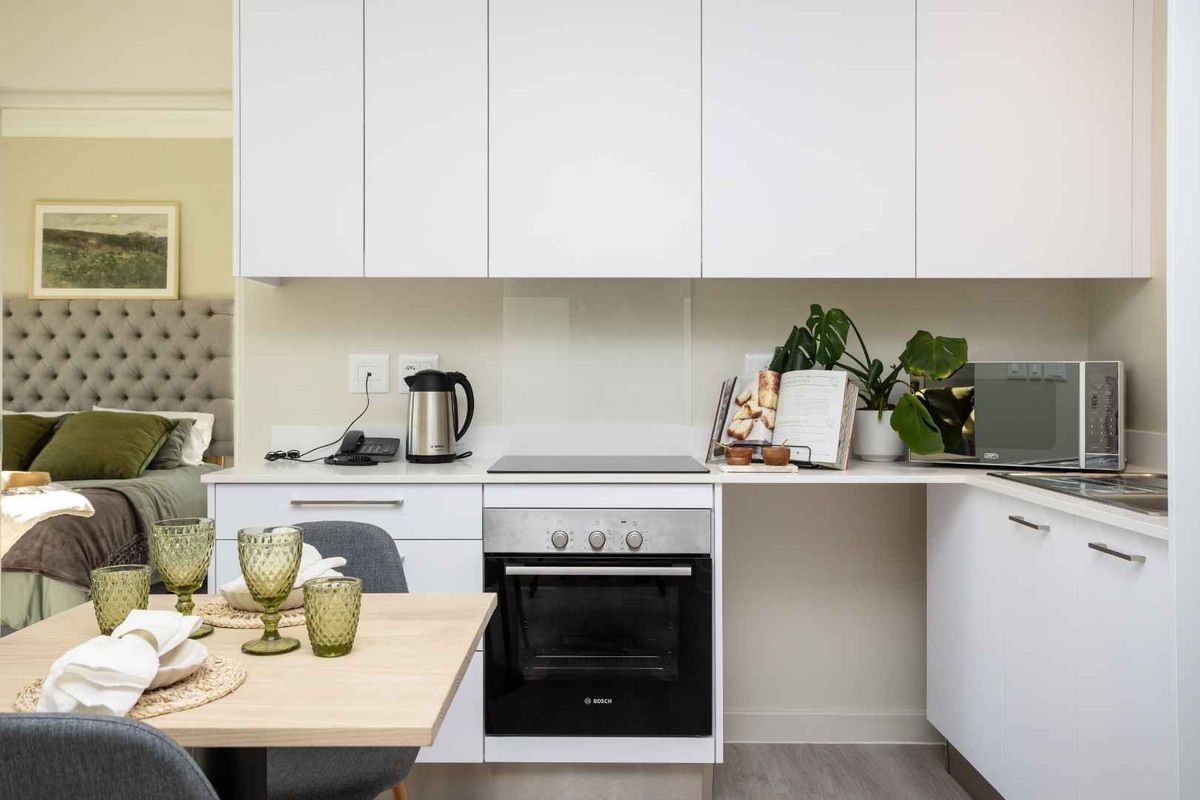 Retirement unit for over 65's - Contemporary Two-Bedroom Luxury Suite at Val de Vie Evergreen - Photo 4