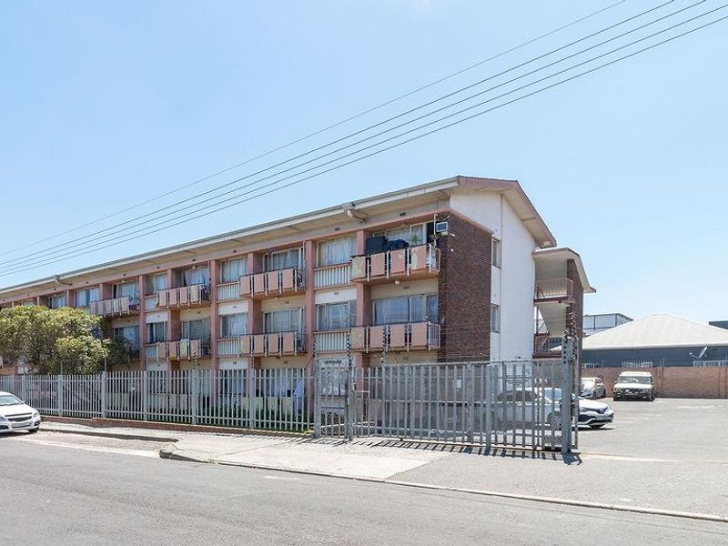 First Floor Apartment with a Balcony in Parow Central - Photo 10