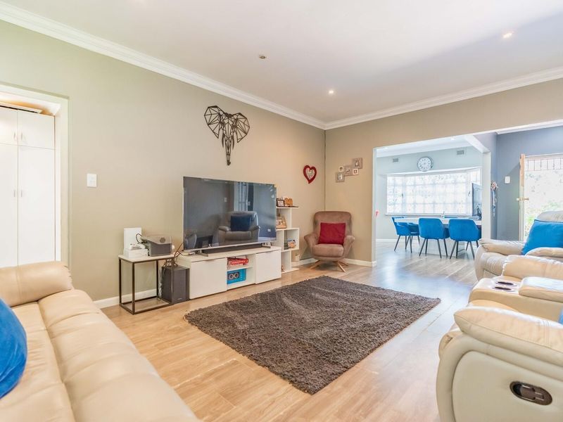 Serene Family Living in the Heart of Gillitts - Photo 6