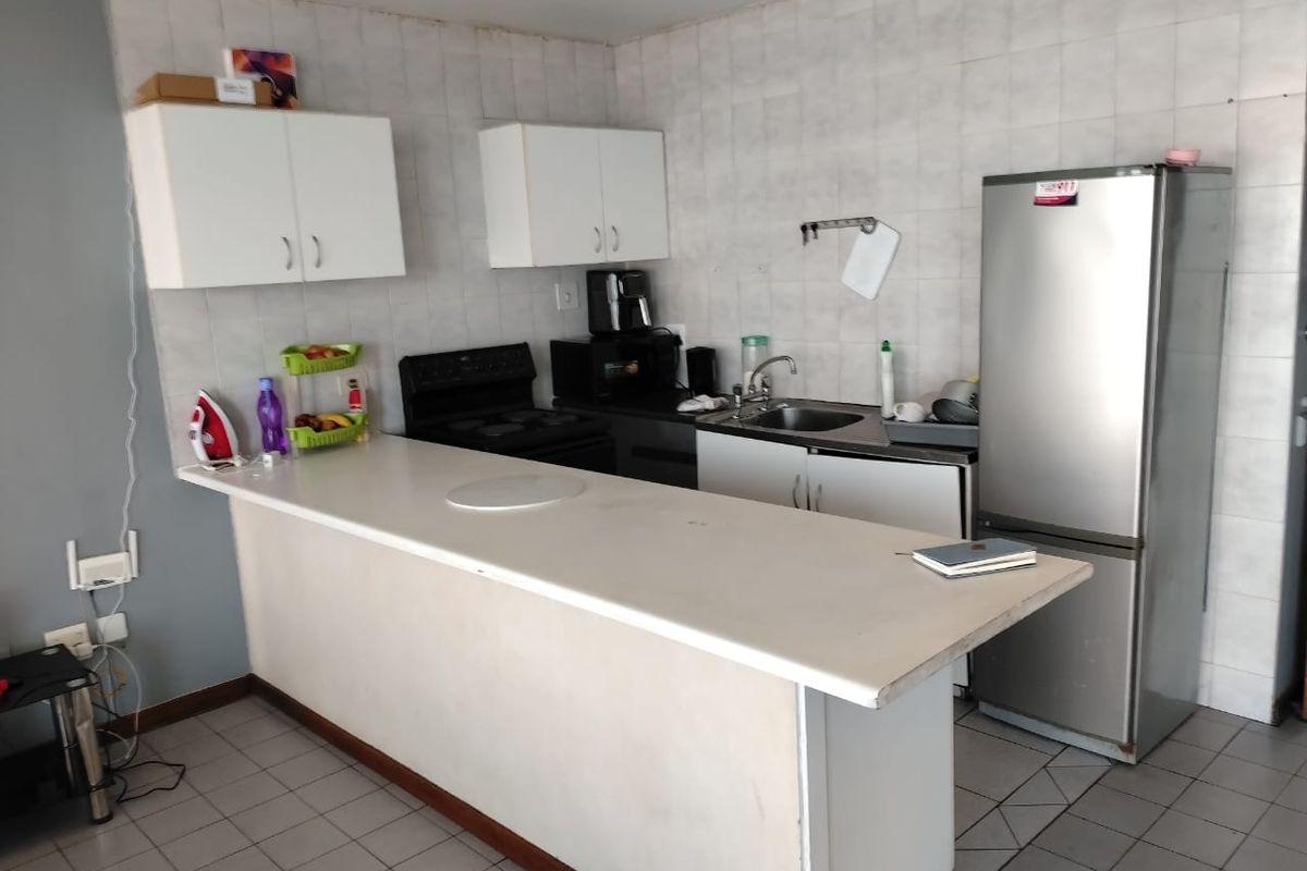 Spacious open plan unit - Photo 3