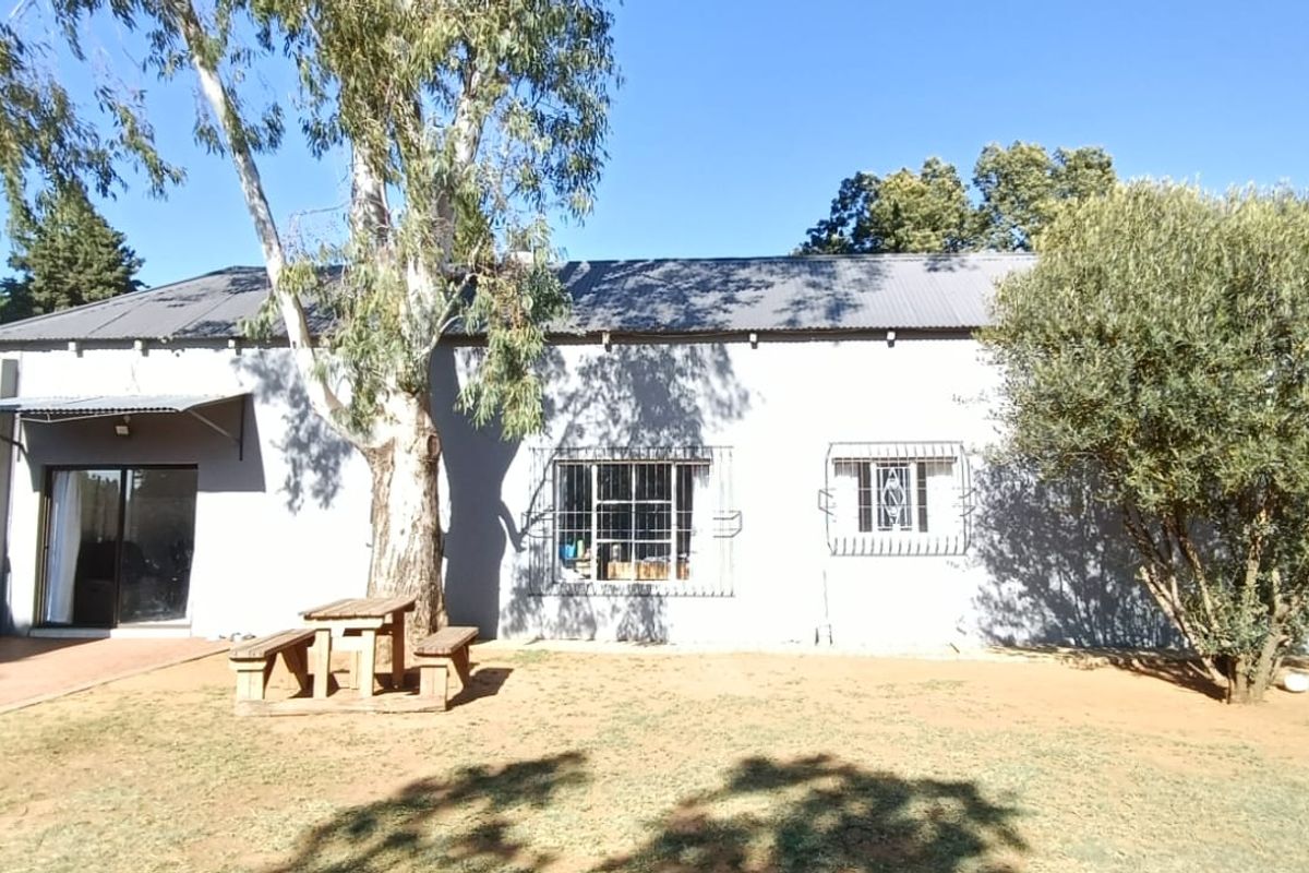 LARGE SMALL HOLDING.EXCELLENT LOCATION.MARKED FOR DEVELOPMENT - Photo 3