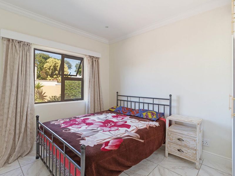 SPACIOUS, PRIVATE, CENTRAL - Photo 10