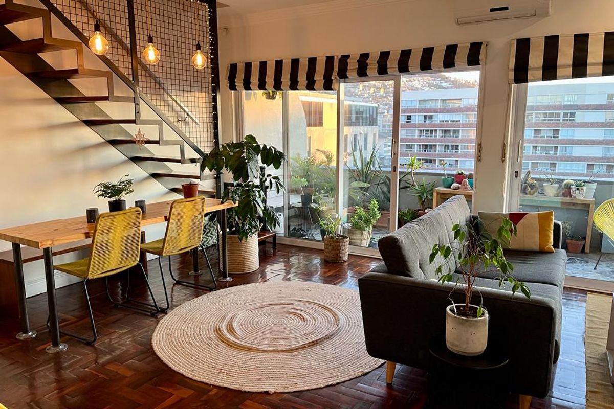 3 bedroom Apartment in SEA POINT - Photo 2