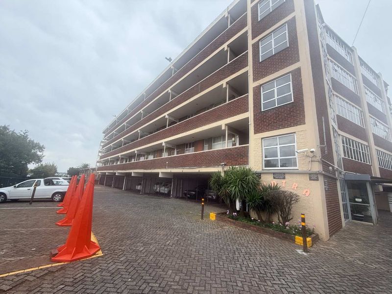 Spacious & Secure 2-Bedroom Apartment in the Heart of Horison View - Photo 2