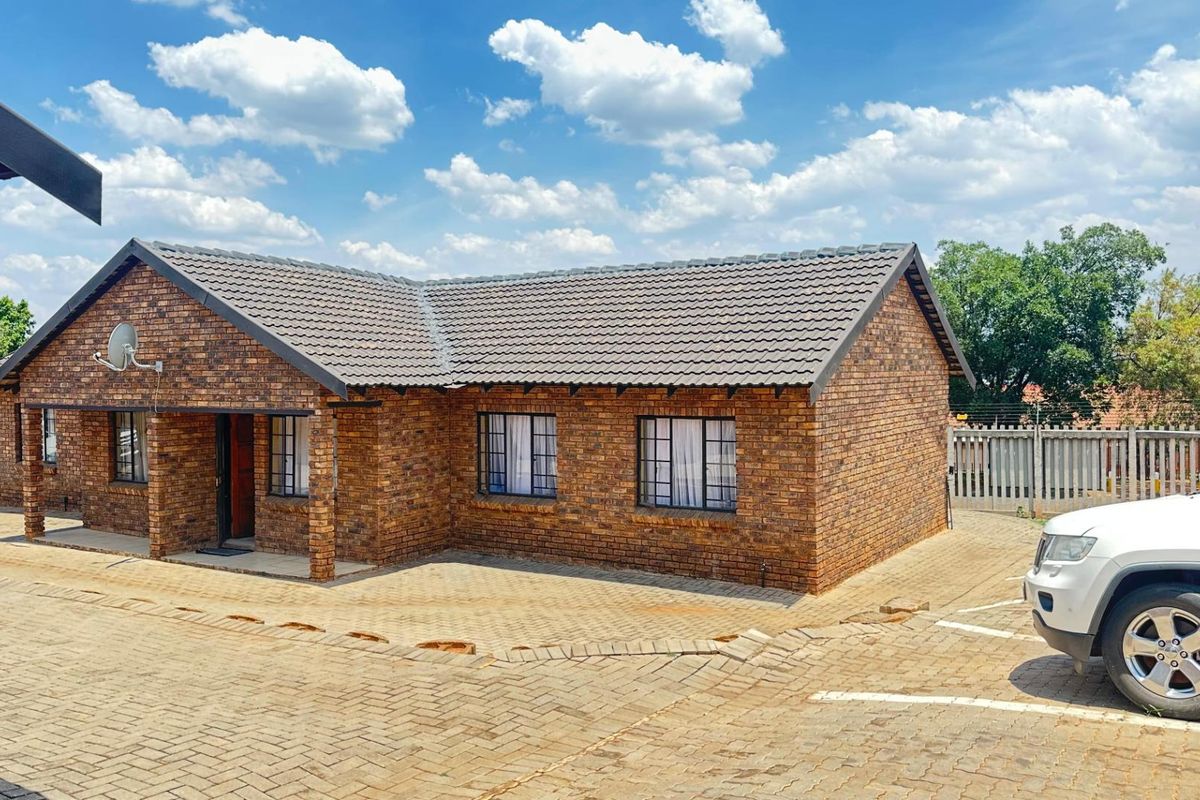 Charming 2-Bedroom Home - Photo 2