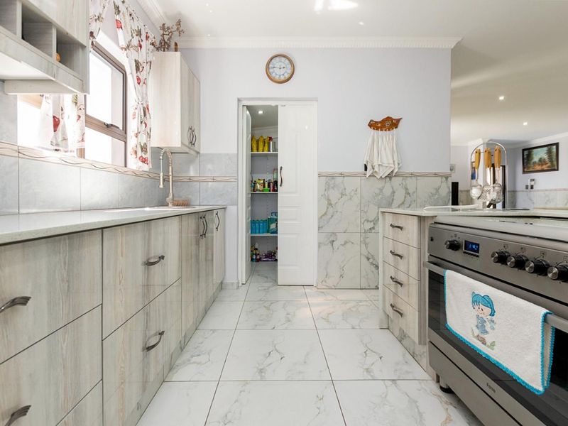 3 Bedroom House with Self-contained Flatlet - Photo 5