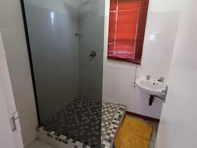 Modern 3 bedroom house - Photo 8