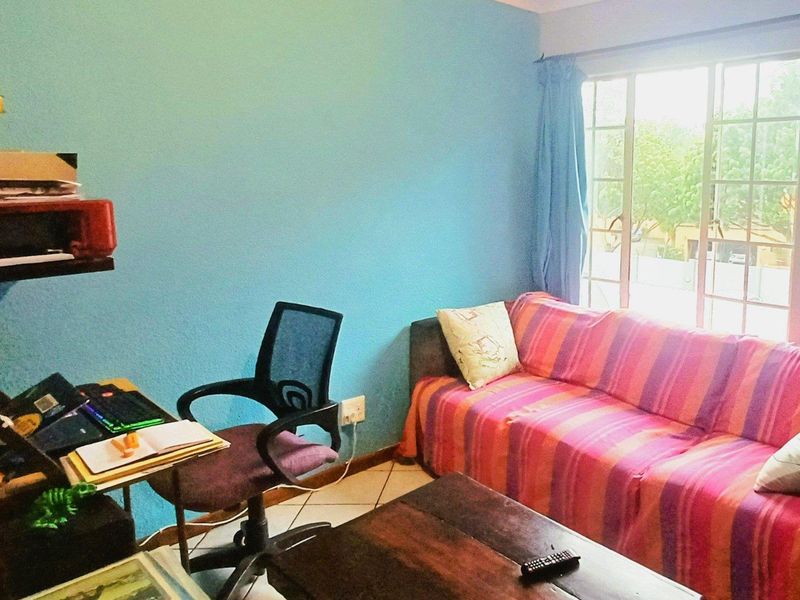 A Hidden 2- Bedroom Gem in Jacaranda Lane – Space, Charm & Lifestyle - Photo 2