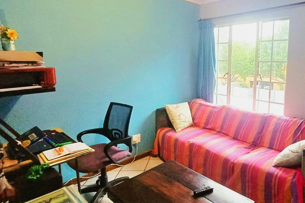 A Hidden 2- Bedroom Gem in Jacaranda Lane – Space, Charm & Lifestyle - Photo 2