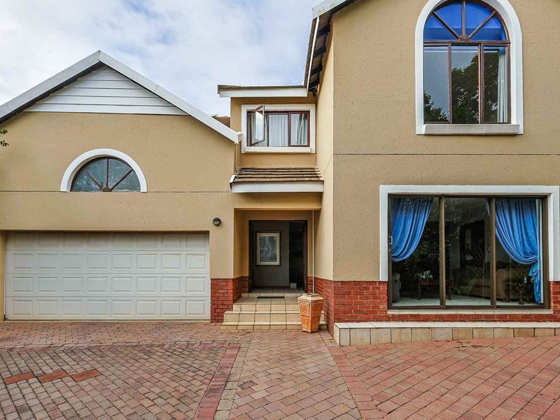 4 Bedroom House For Sale - Photo 2