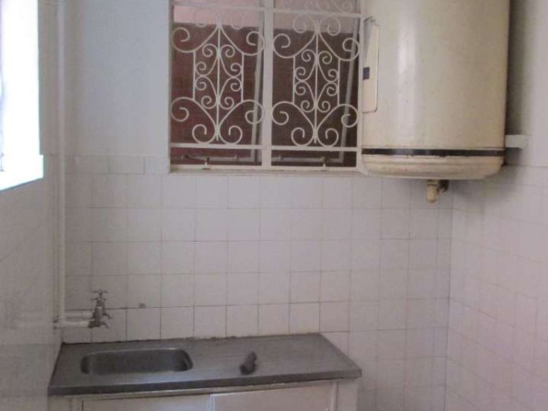 BACHELOR FLAT TO RENT IN SUNNYSIDE - Photo 4