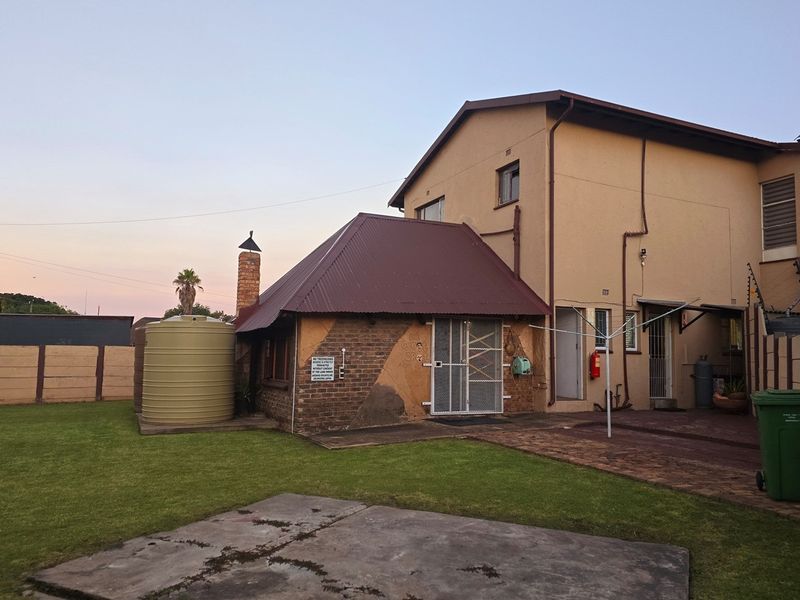 Space to Entertain, Comfort to Stay - The Perfect Family Home Is Here! - Photo 1