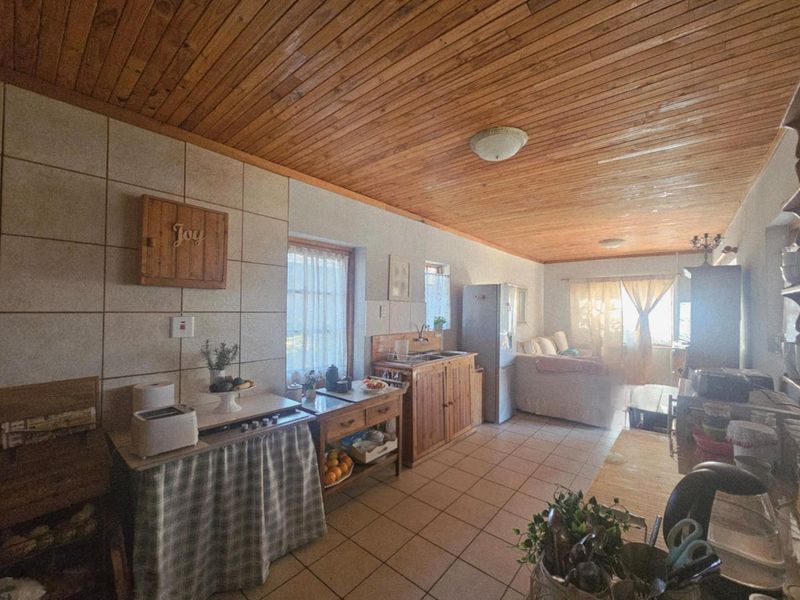 **Charming Cottage-Style Property with Endless Potential** - Photo 10