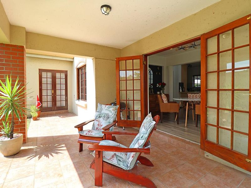 Terrific 3 Bed 2 Bath Townhouse In the Best Part of The Complex_Pet friendly with views for days - Photo 10