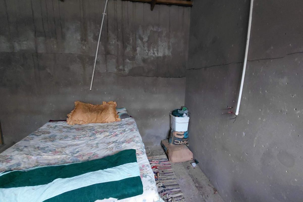 Transform This Fixer-Upper into Your Dream Home Near Eyethu Mall!" - Photo 4