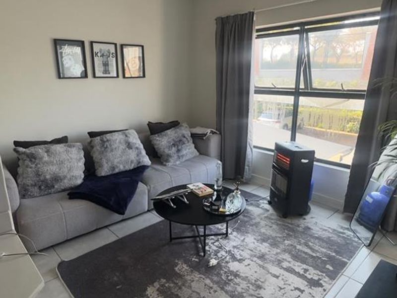 Upstairs Trendy 1 Bedroom Apartment in Munyaka - Photo 5