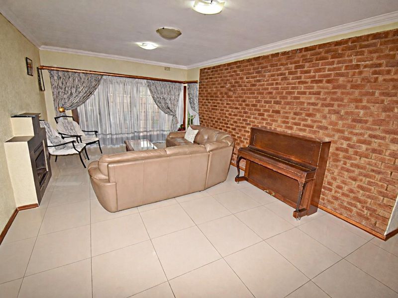 Low Maintenance Home in a Great Location - Photo 7