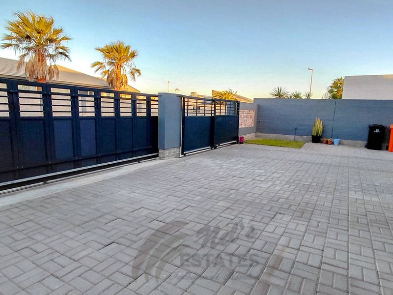 Beautiful Family Home For Sale in Kramersdorf, Swakopmund - Photo 7