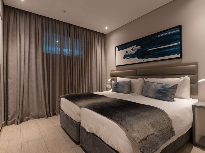 Where skyline views, modern luxury, and amenities seamlessly merge. - Photo 10