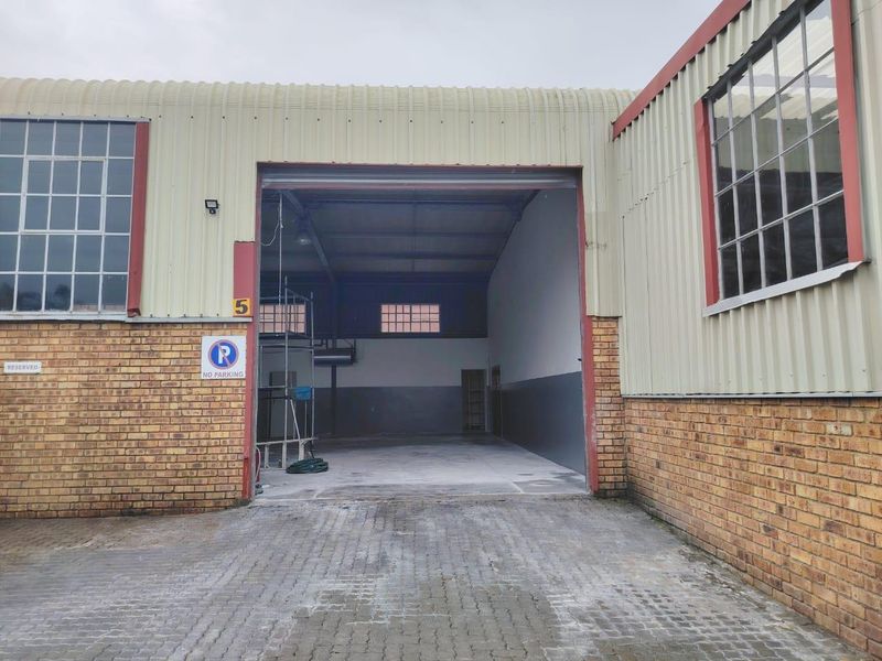 Neat Newly painted 230m2 Factory to let - Photo 10