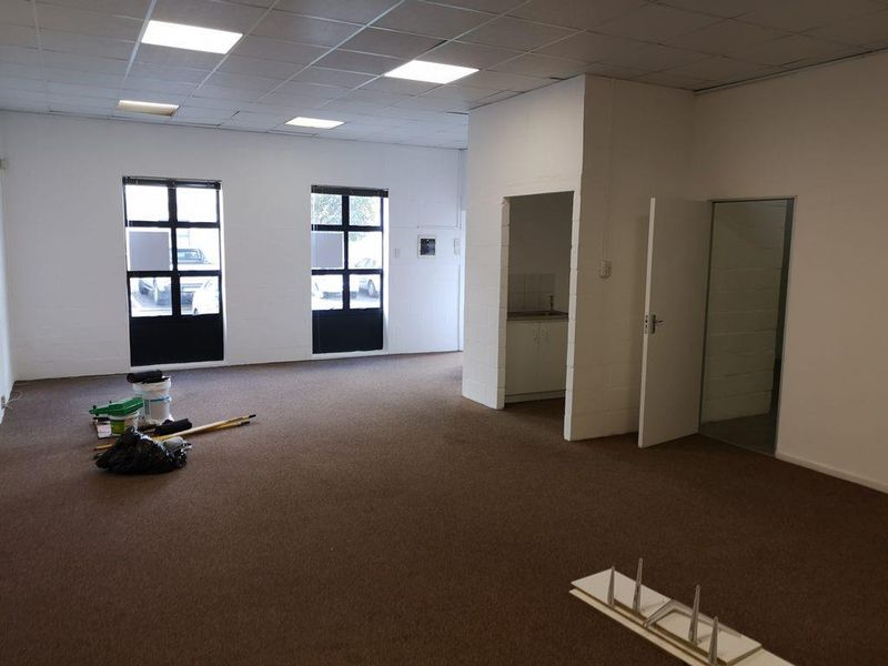 102m2 Office To Let in Montague Gardens - Photo 2