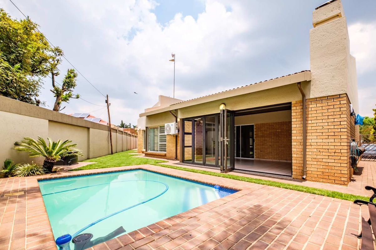 "Energy-Efficient Haven in Sunward park: Ideal for Investment or Downsizing!" - Photo 3