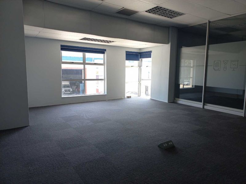 Secure, first floor offices space, available immediately! - Photo 3