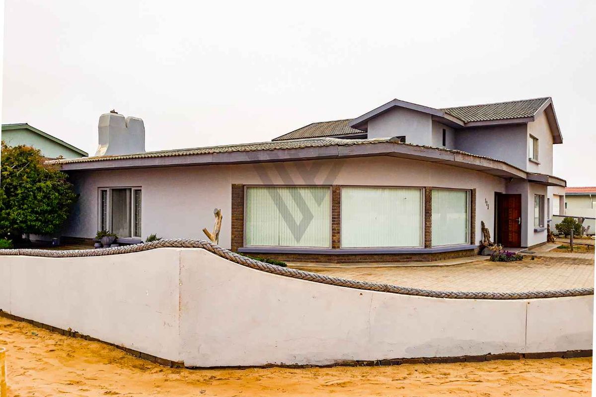 Spacious 6 Bedroom Home with 2 Bedroom Flatt. - Photo 4