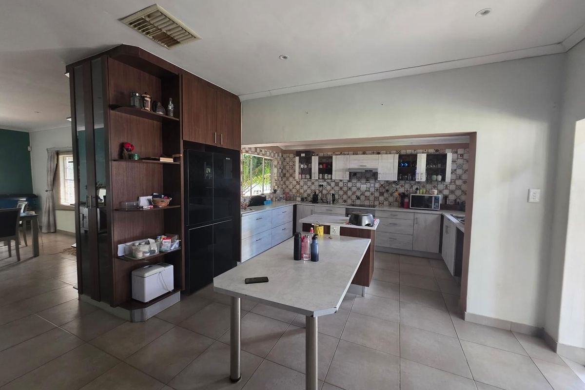 Large 3-bedroom house for sale in Tsumeb - Photo 5