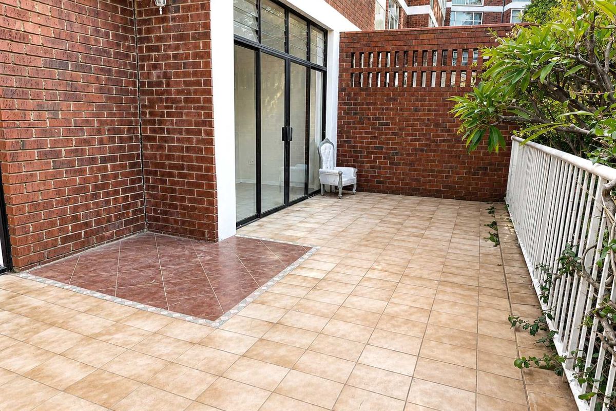 2 bedroom apartment in Illovo - Photo 4
