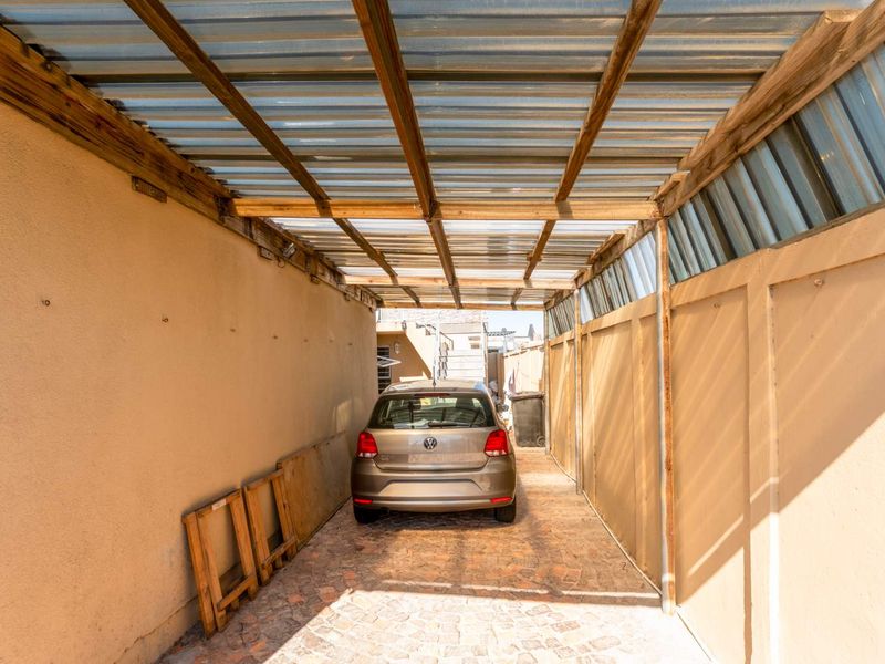 Versatile 3-Bedroom Home with Two Separate Entrances – Excellent Investment Opportunity - Photo 10