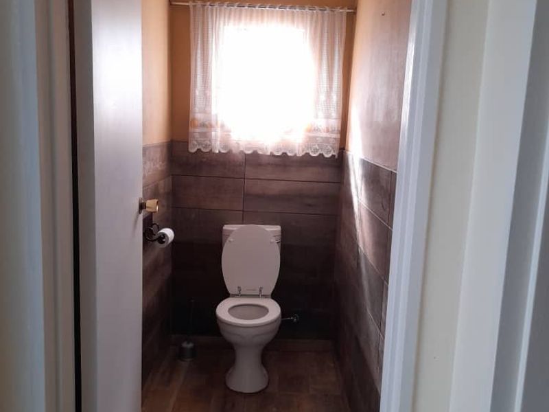 Huge house in Otjiwarongo - Photo 10