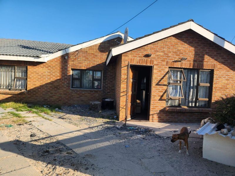 Three-Bedroom House for Sale in Mfuleni - Photo 2