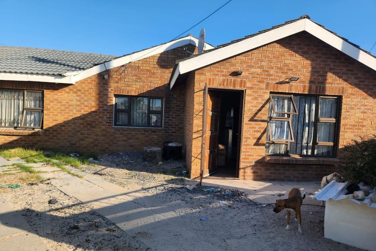 Three-Bedroom House for Sale in Mfuleni - Photo 2
