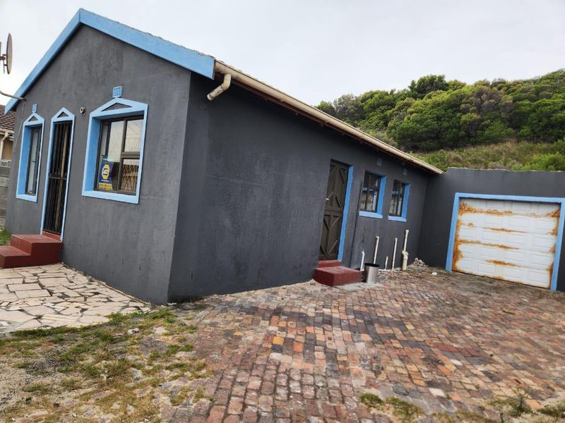 Charming Three-Bedroom House for Sale in Ilitha Park, Khayelitsha - Photo 3