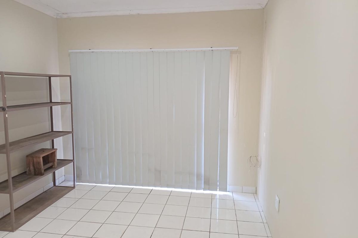 Spacious 4-Bedroom Family Home with Pool, Greenbelt Setting and Separate Granny Flat - Photo 5