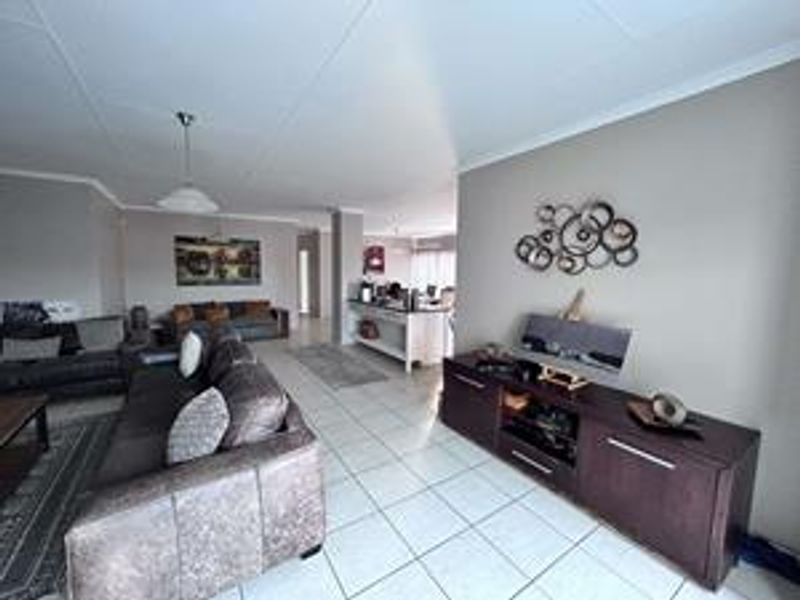 Modern Living, Perfectly Sized - Photo 5