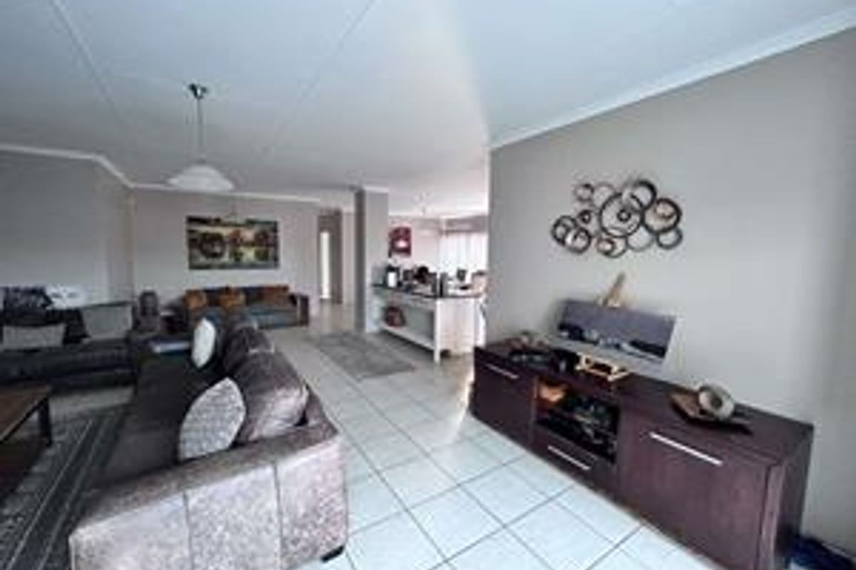 Modern Living, Perfectly Sized - Photo 5