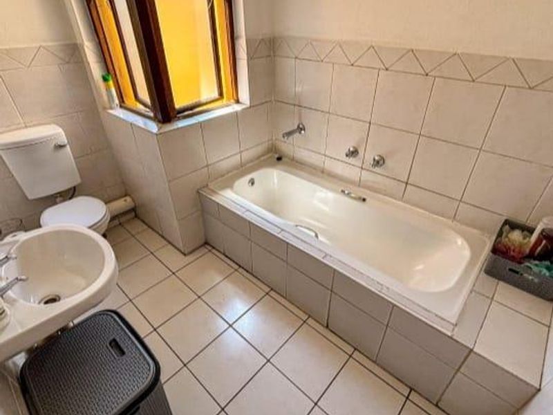 2 BedrTownhouse for Sale in Mondeor - Photo 9