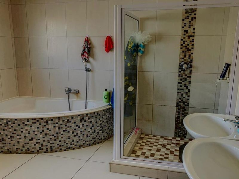 Spacious 3-Bedroom Corner Home in Tamariskia Ext 3 - Photo 5