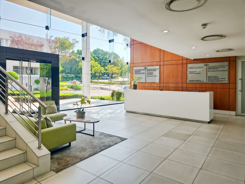 Serviced office space for 15 persons in Regus Woodmead Country Club Estate - Photo 4