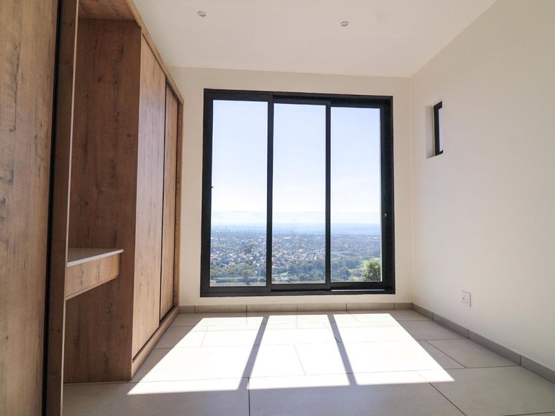 Exclusive Apartment with Panoramic Views! - Photo 6