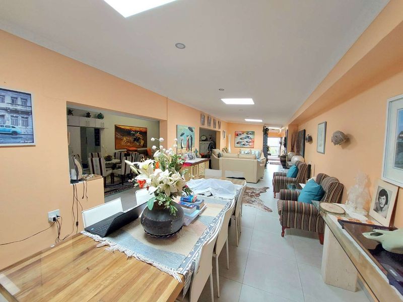 Spacious Family Home with Separate Flat - Photo 4
